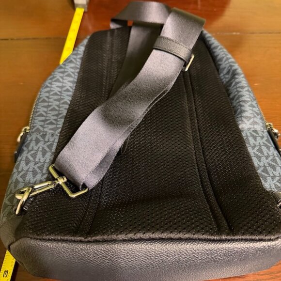 MICHAEL KORS Cooper Logo Sling Pack - Picture 1 of 4